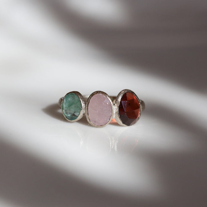 ［セミオーダー design03］ファミリーリング｜エメラルド（5月）・サファイア（9月）・ガーネット（1月）