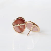 道標｜K10 マザーオブパールピアス – NUDGE jewelry